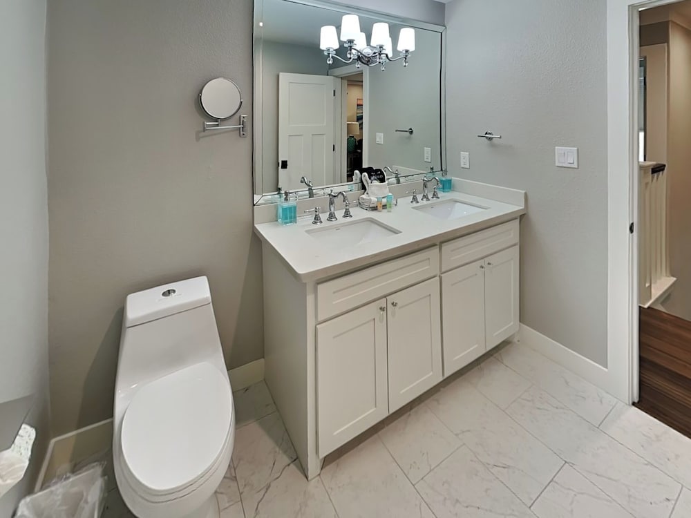 Rosé By The Bay by Ryson Vacation Rentals