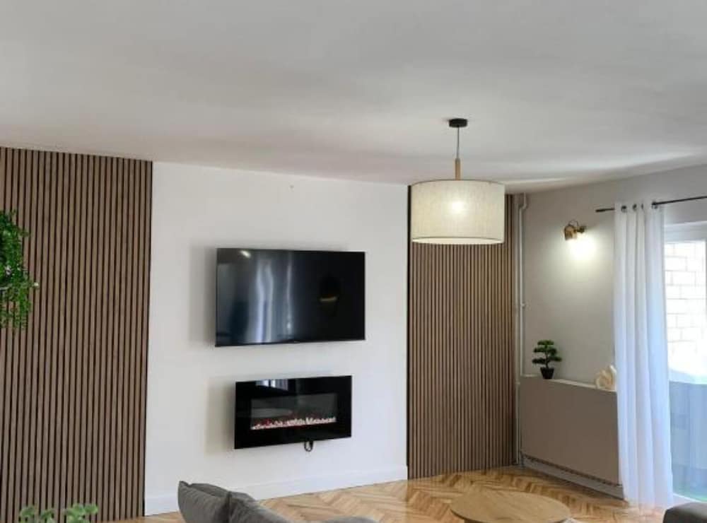 Luxury Apartment Ivo With Jacuzzi Near the Beach