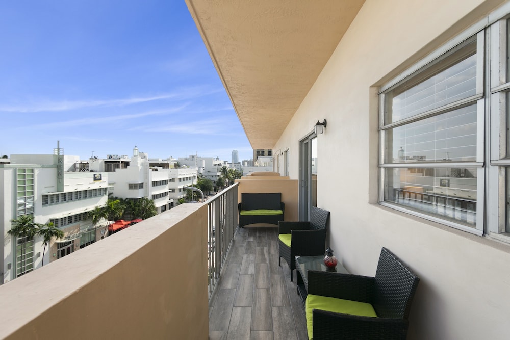 2Bed 2Bath with Patio on 11 Collins ave view 3