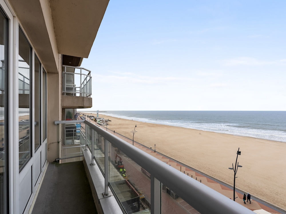 Tranquil Apartment With sea View