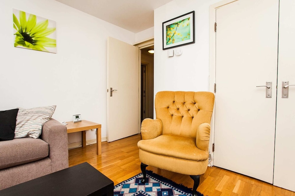 Charming Peaceful 2 Bed with Parking and Garden