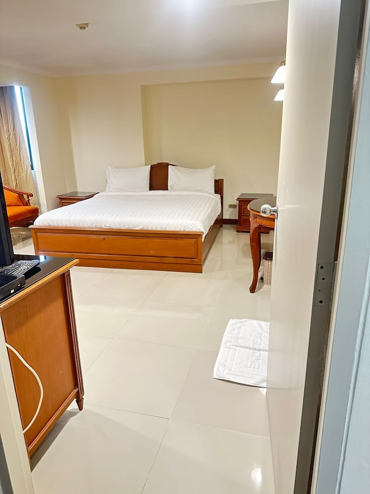 Omni Tower Sukhumvit Nana - Direct