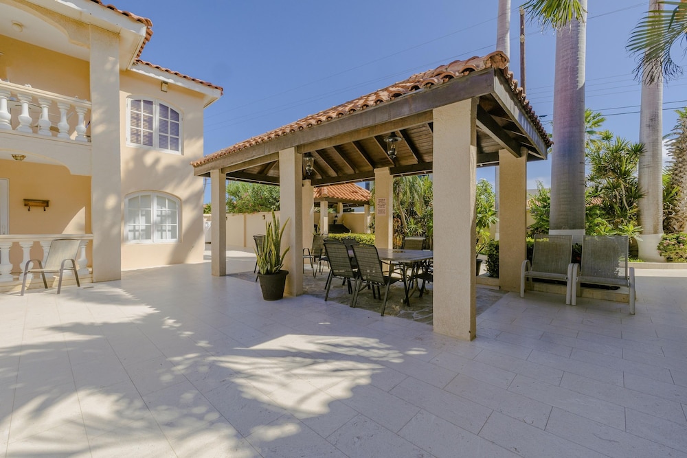 Cozy 1br1ba w Balcony Pool in Great Location
