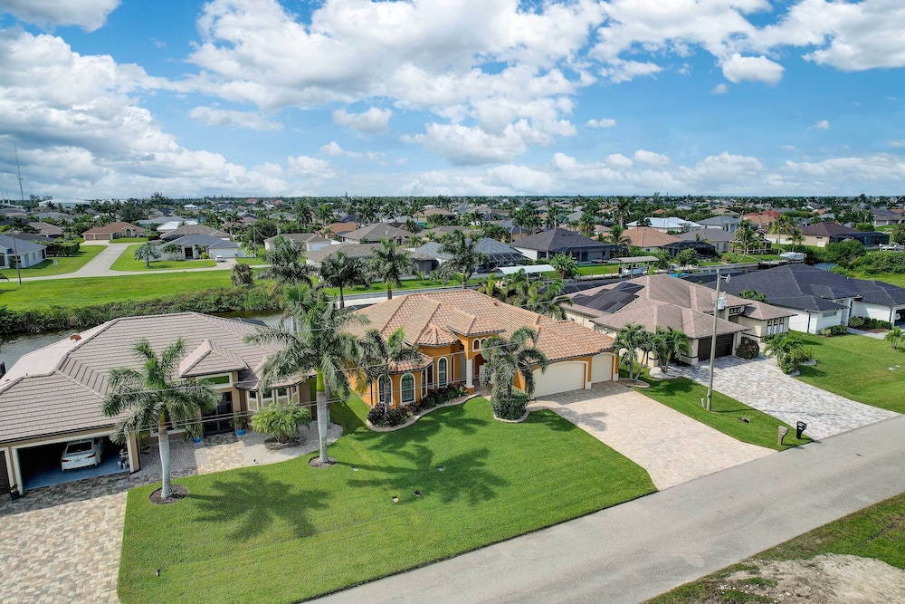 'paradise Palms' Cape Coral Home w/ Dock!