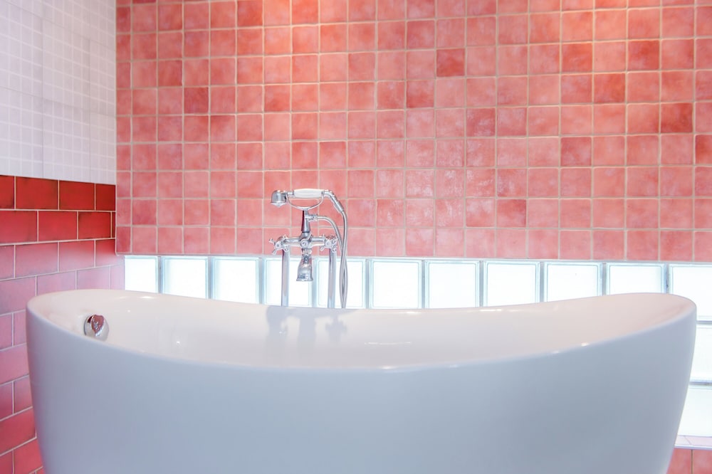 Happiness Pink B&B