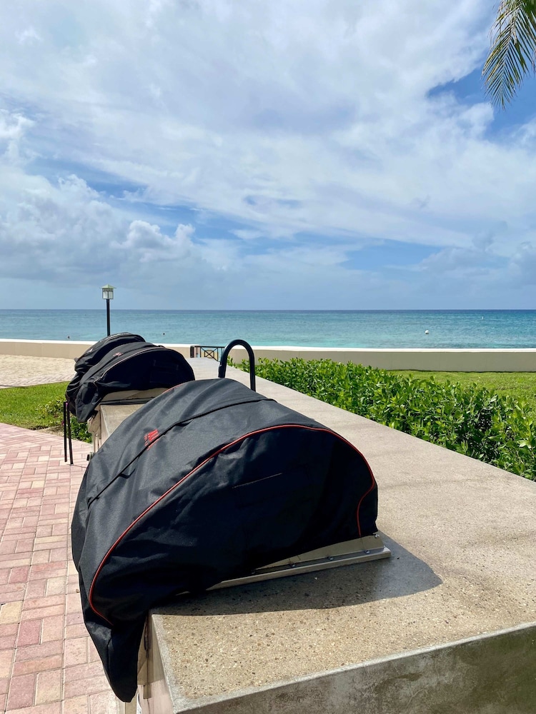 Oceanfront Condo on Seven Mile Beach