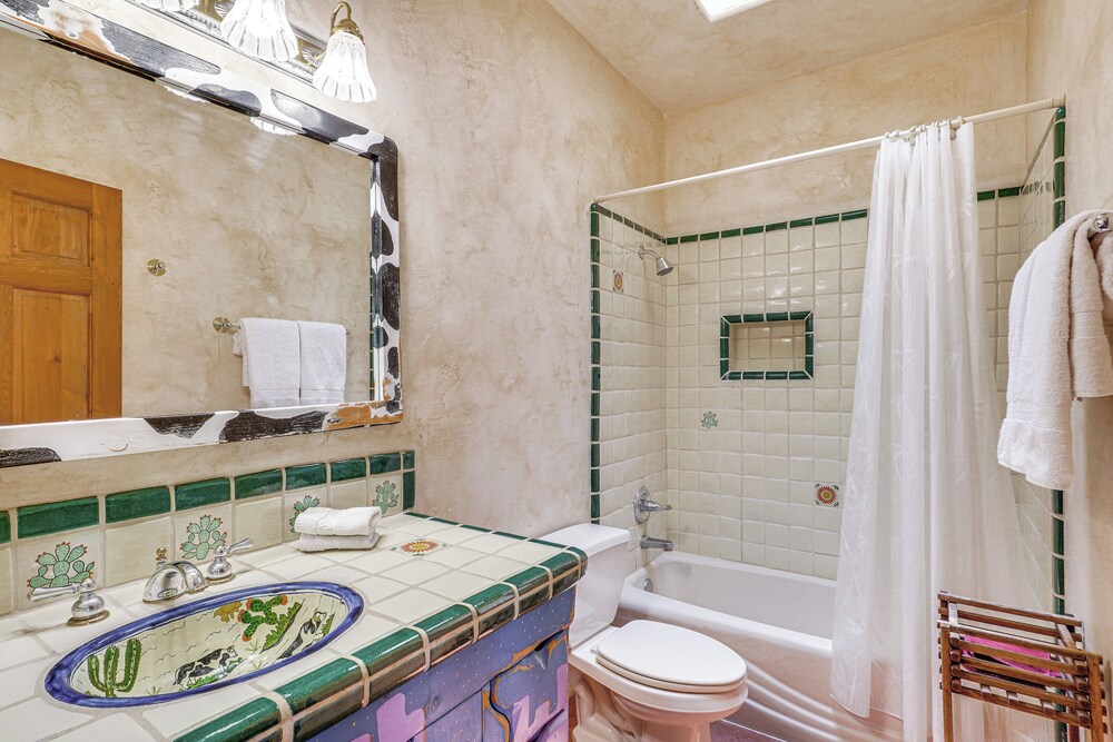 Chic Tucson Casita w/ Deck & Panoramic Views!