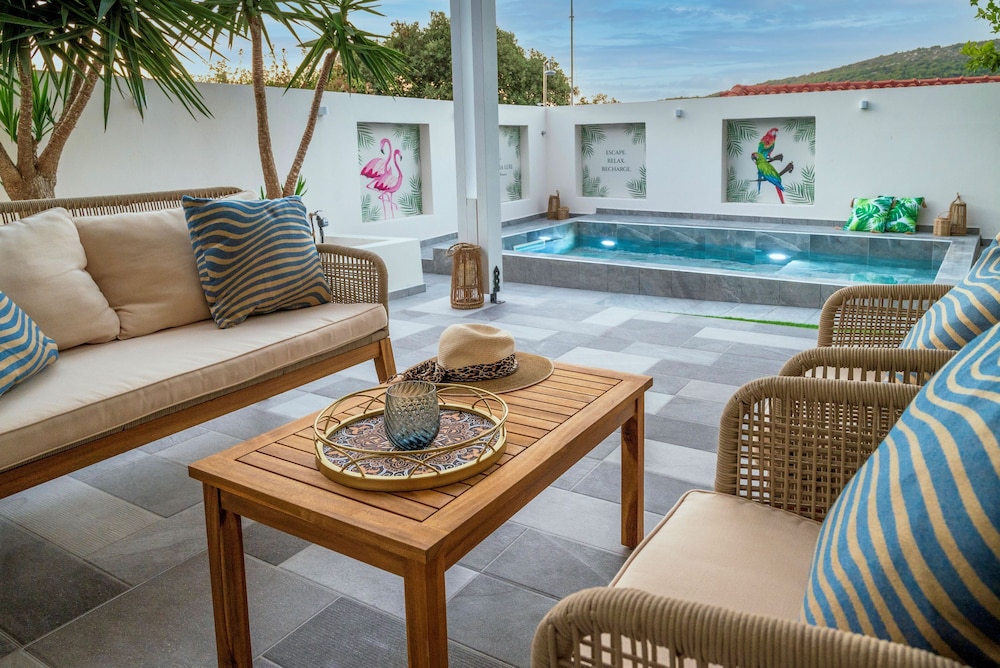 Paradissia Luxe Villa With Private Swimming Pool