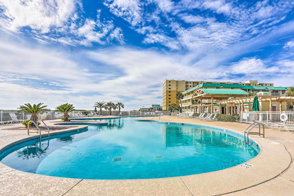 Beach & Pool Access: Gulf Shores Getaway!