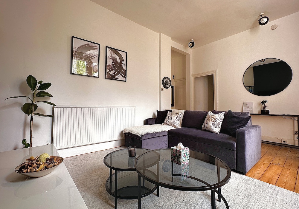 Fulham Tranquil 2BD King Bed Home w/ Parking & Gdn
