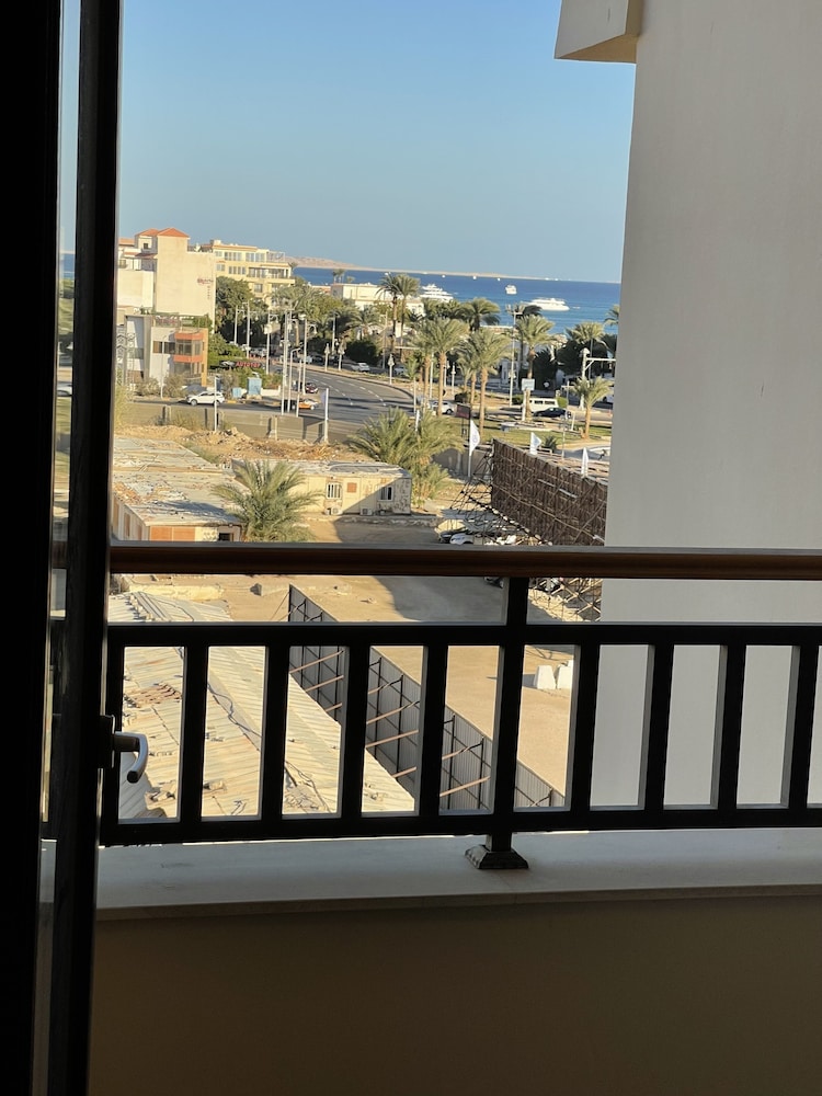 Charming 1-bed Apartment in Hurghada Aldau Heights view 4