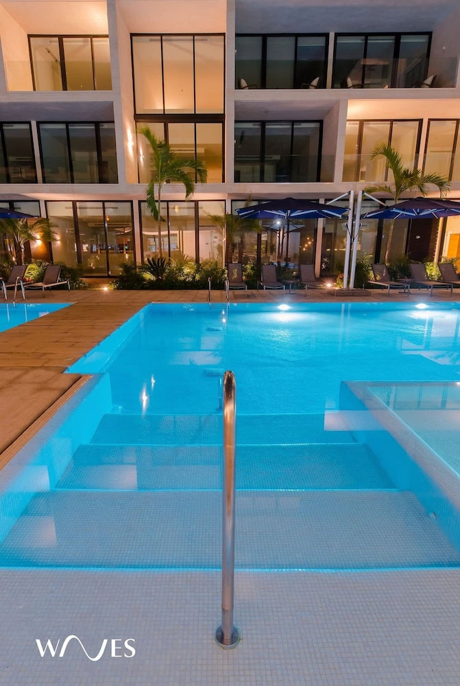 2 Br Steps Away From the Beach Heated Pool