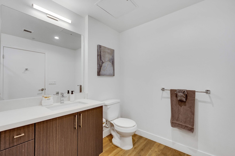 Stylish 2BR Family Apartment by Dtla
