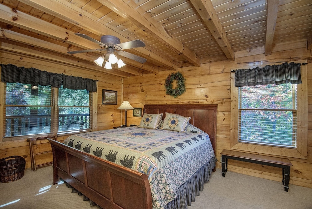 Er 244 â Black Hawk Hideaway Great Location â Close To Town! 2 Bedroom Cabin by RedAwning view 2