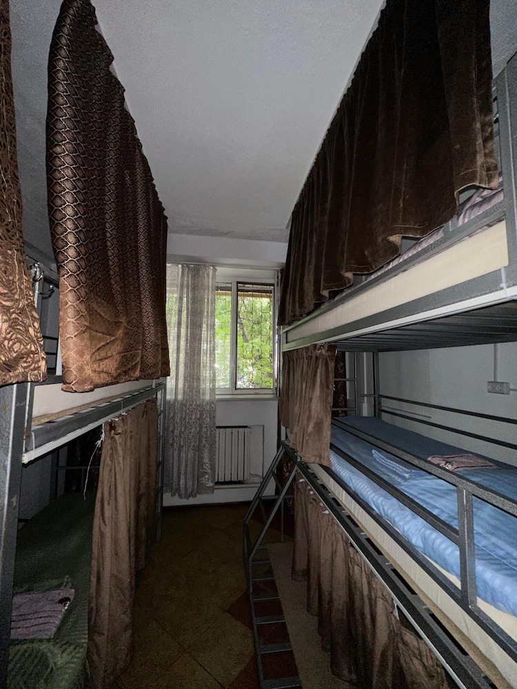 Rooms Tolebi.
