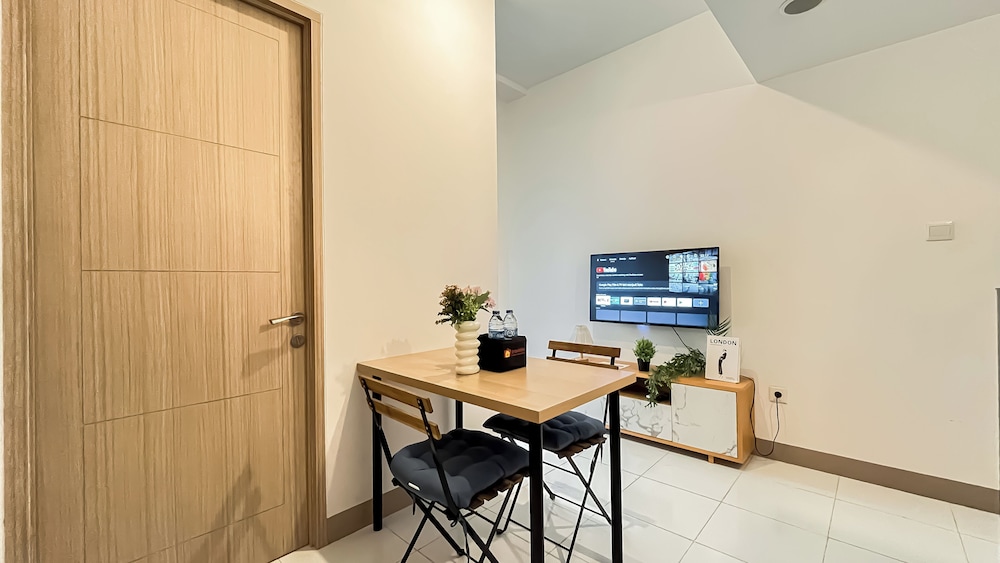 Minimalist Chic 2Br Apartment At Tokyo Riverside Pik 2