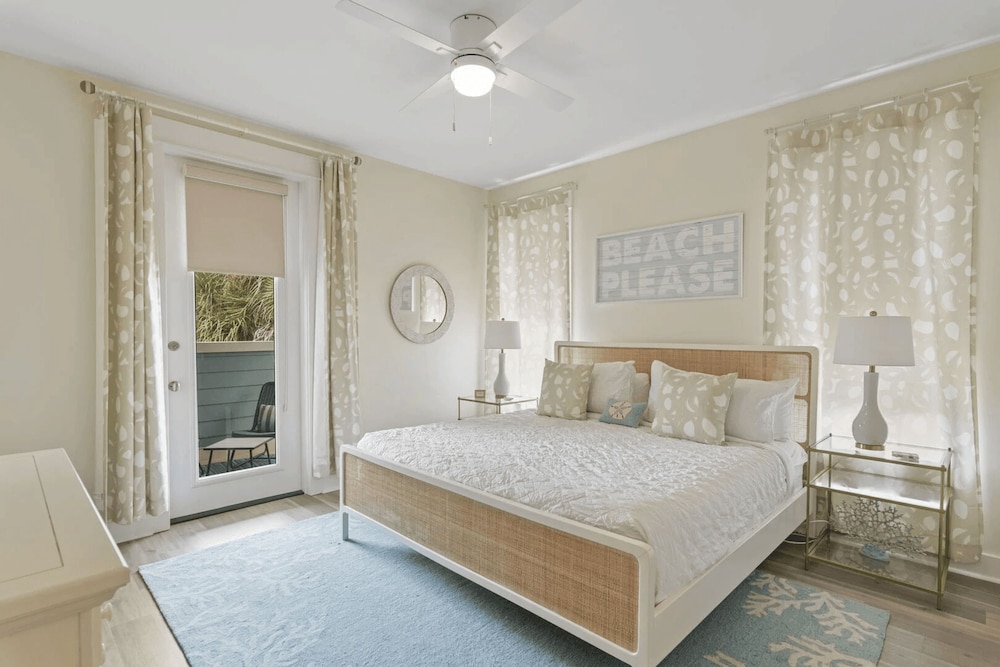 Good Day Sunshine by Avantstay Sleeps 16 Pool Private Beach Access