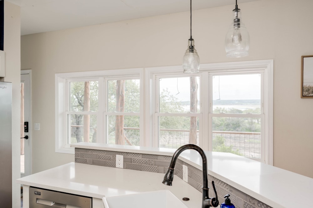 5 King 3 5b Firepit Nearby Pickleball Opens Feb 25 Lvl2 EV Charger Pool w Lake Views