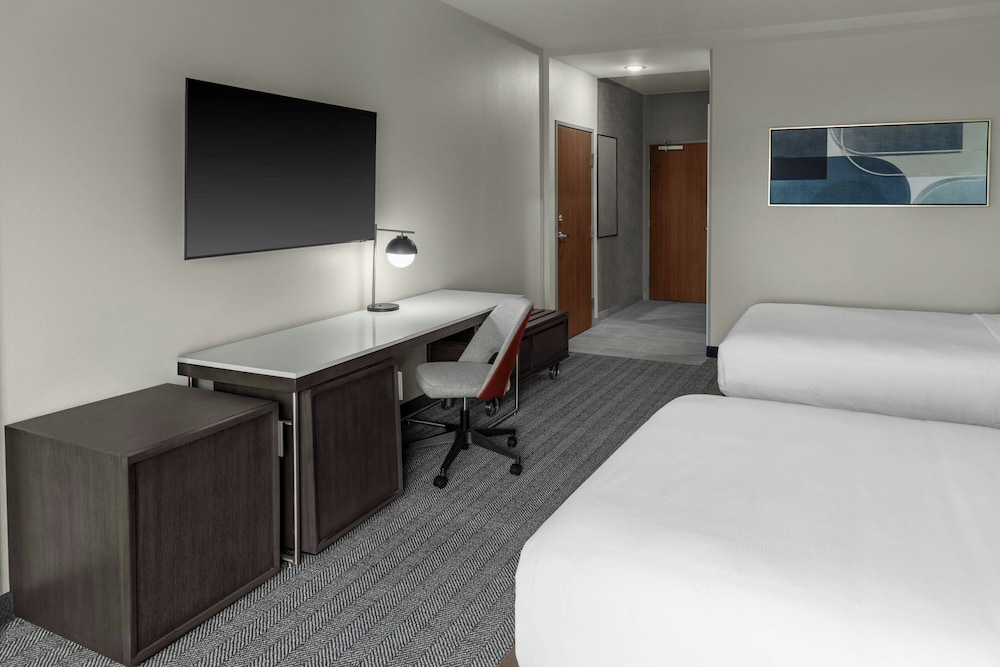 Courtyard By Marriott Sherman