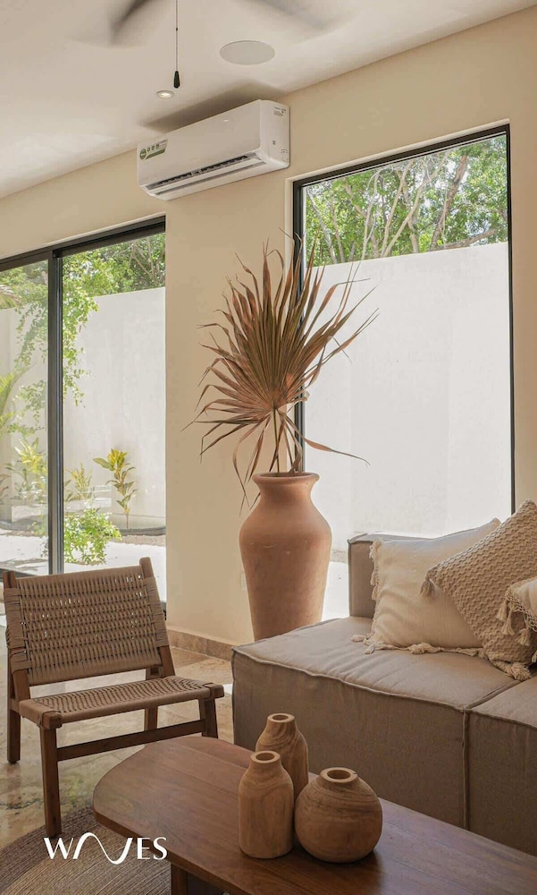 Exclusive Apt. W/private Pool + Surround Speakers