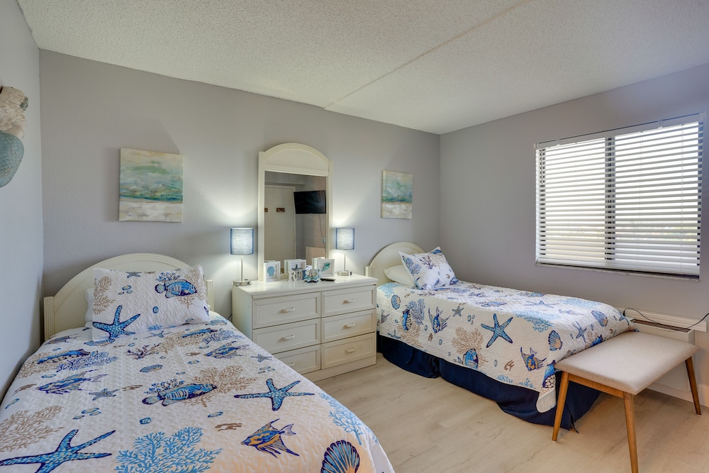 Cozy Condo w/ Gulf View, Bird Watching + Telescope view 4