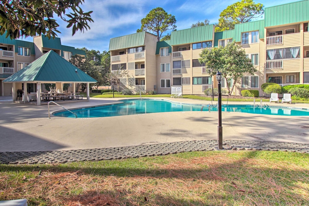 Steps to Beach & Pool Area: Hilton Head Condo