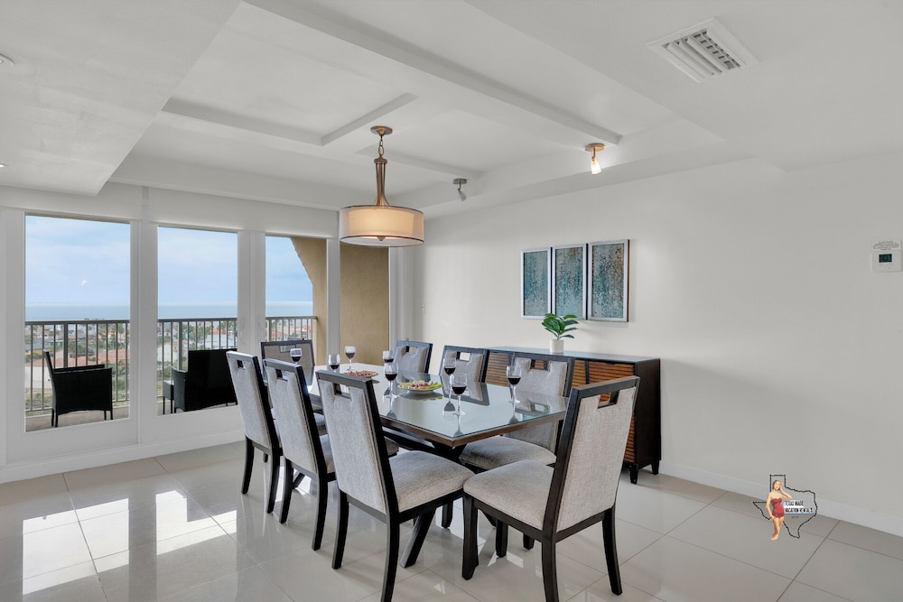 Bahia Mar-Solare Beachfront & Two Pools