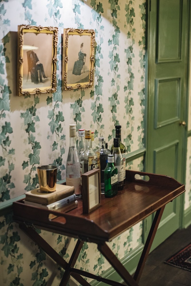 bar