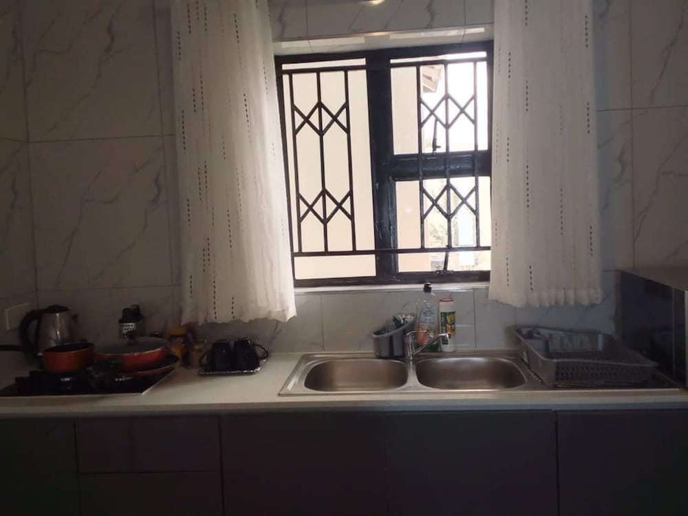 Luxury 2 Bed Self Catering Apartment in Masvingo view 3