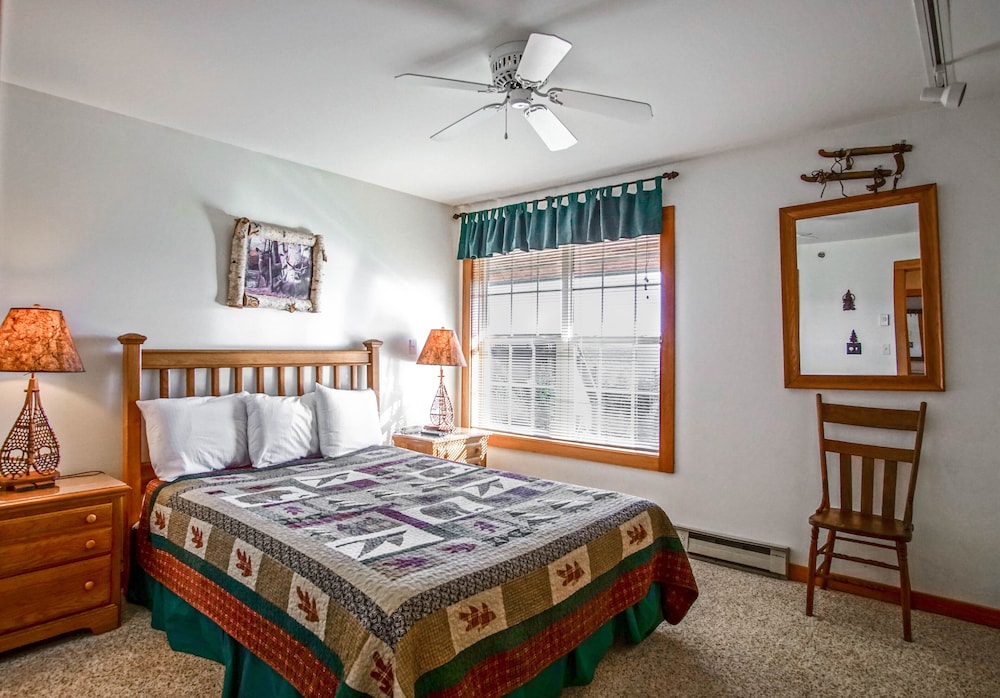 Camp 4 #2: 2 Bedrooms, 2.5 Baths: Slope Side, Gas Fireplace