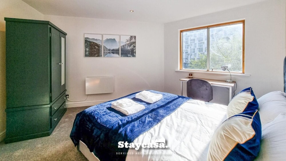 Great Stunning Two Bedroom Apartment With Balcony view 2