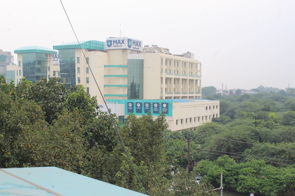 Flourish Inn Saket opposite Max Hospital