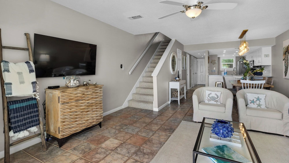 2BR Beachfront Townhome w/ Beach Service + Free Attraction Tickets!