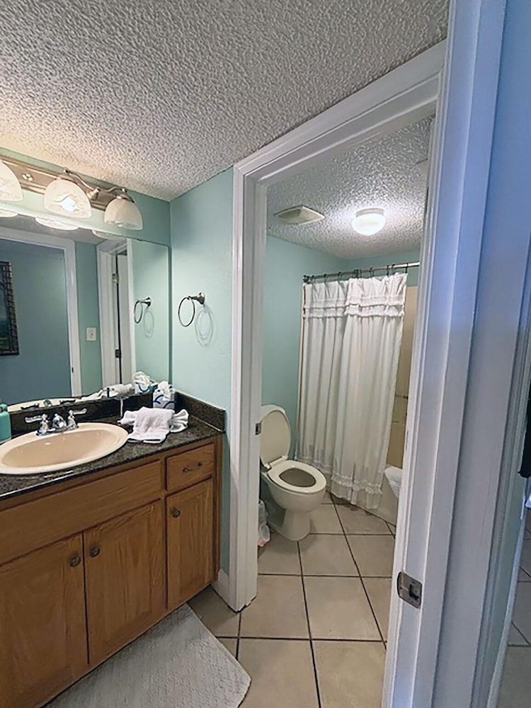 Ocean Breeze East 201