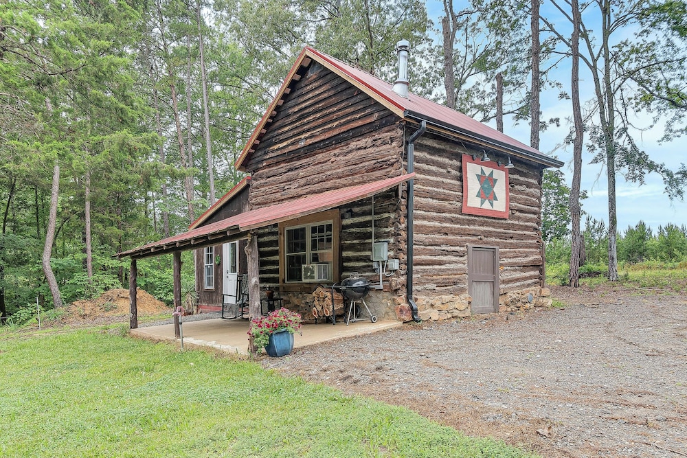 12 Mi to Staunton River State Park: Off-grid Cabin