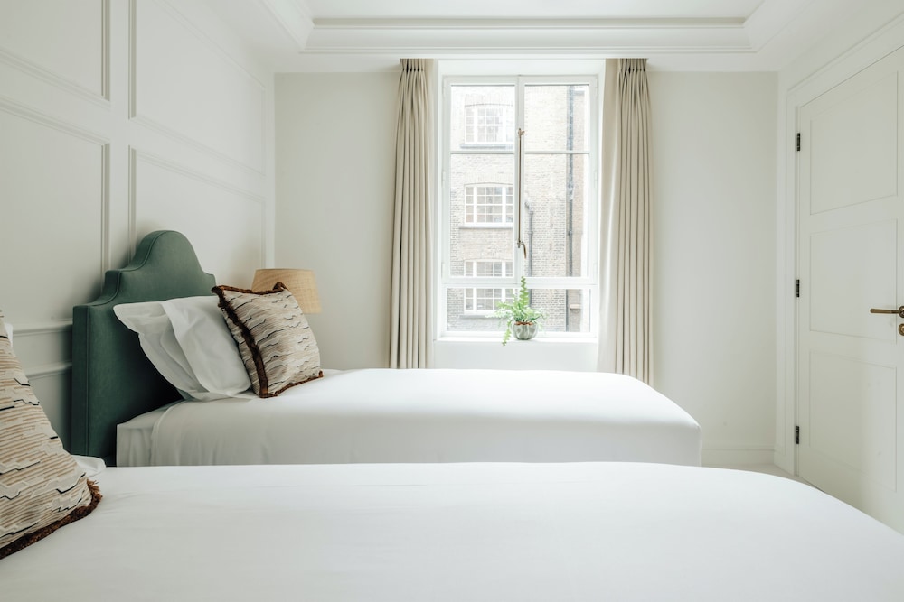 Claridge House by SLO