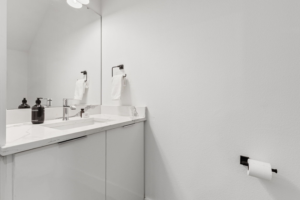 NEW Casa Sol Casa Cielo - Luxurious Newly Built Tampa Townhouses In Prime Location
