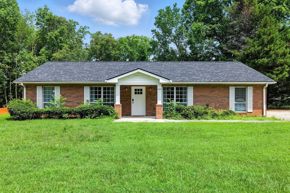 Family Getaway 9BR Open-concept Retreat