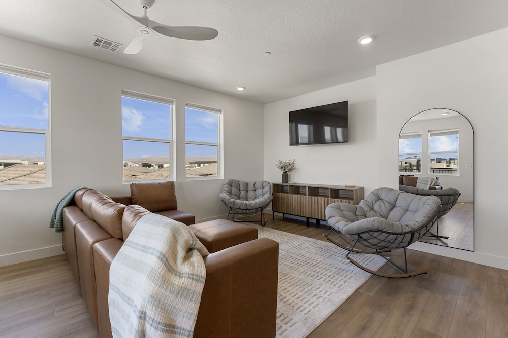 St. Gorgeous 3 Bedroom Condo