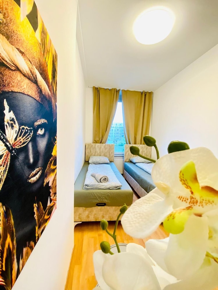 Rooms in Cozy 4BR Shared Apt Central