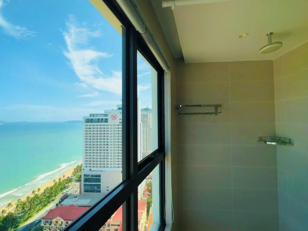 Gold Coast Balcony Serviced Apartment