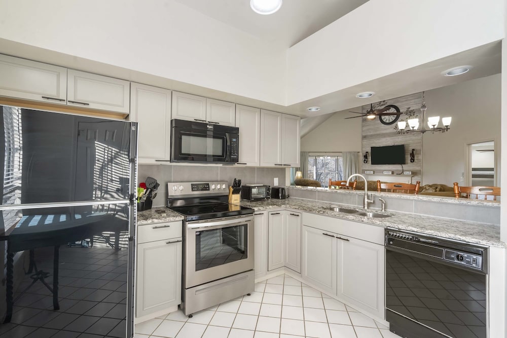 The Cozy Retreat Stay for 10!