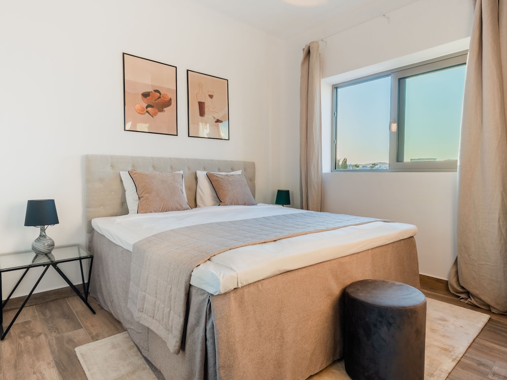 Deluxe Three Bedroom Apartment
