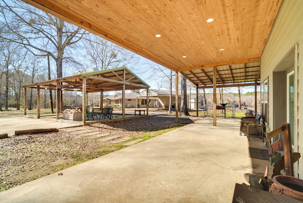 Boat Launch On-site: Lakefront Toledo Bend Getaway