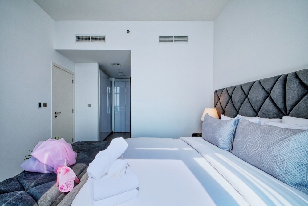 GLOBALSTAY. Azizi Royal Bay Apartments