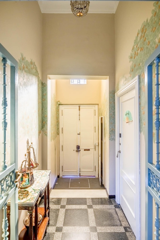 Cheerful 6 Bedroom House in Seville With Terraces