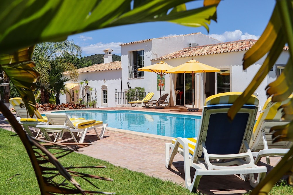 Idyllic Farm House With Huge Garden for 14pax