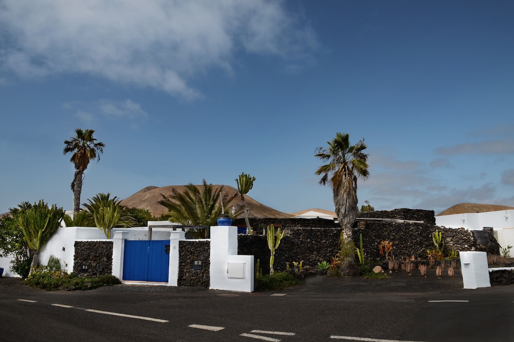 Finca/privategardens/doublebed/freep/tv/wifi
