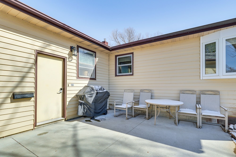 1/2 Mi to Dtwn: Pierre Family Home w/ Patio