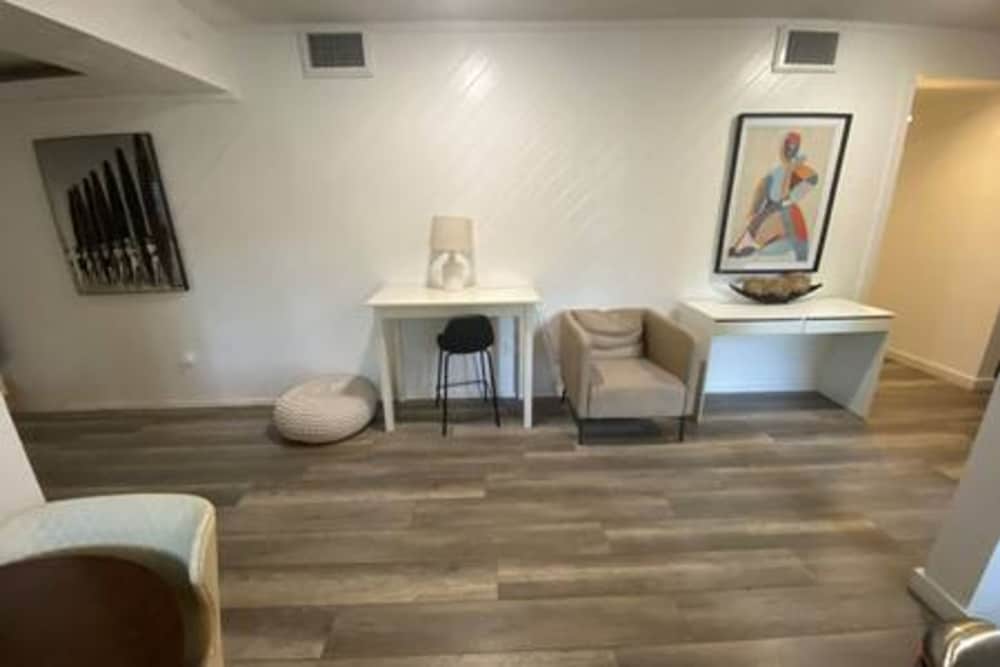 Pool Parking 2 Bedroom Retreat Sleeps 5